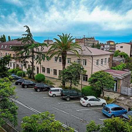 Мини-Отель В Центре Сухума - Аиааира Suhumi Exterior foto