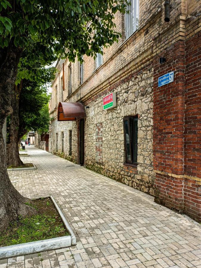 Мини-Отель В Центре Сухума - Аиааира Suhumi Exterior foto